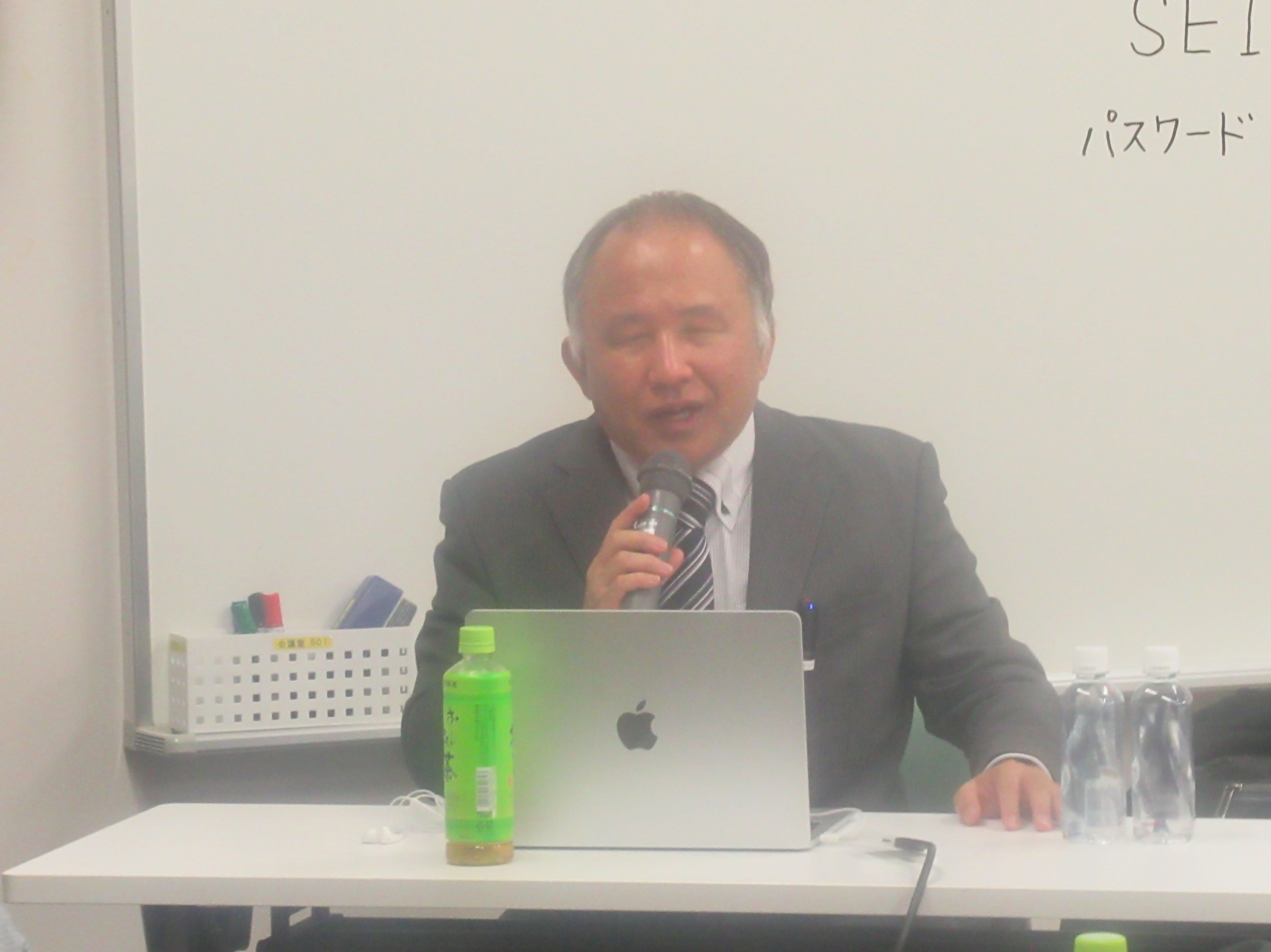 講師の熊本県立盲学校教諭小川先生